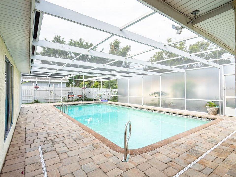For Sale: $529,000 (5 beds, 2 baths, 1998 Square Feet)