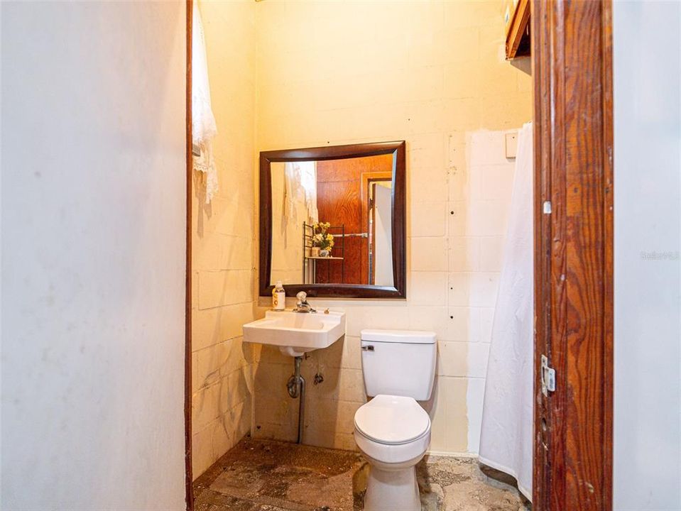 For Sale: $529,000 (5 beds, 2 baths, 1998 Square Feet)