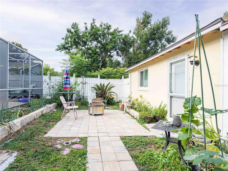 For Sale: $529,000 (5 beds, 2 baths, 1998 Square Feet)