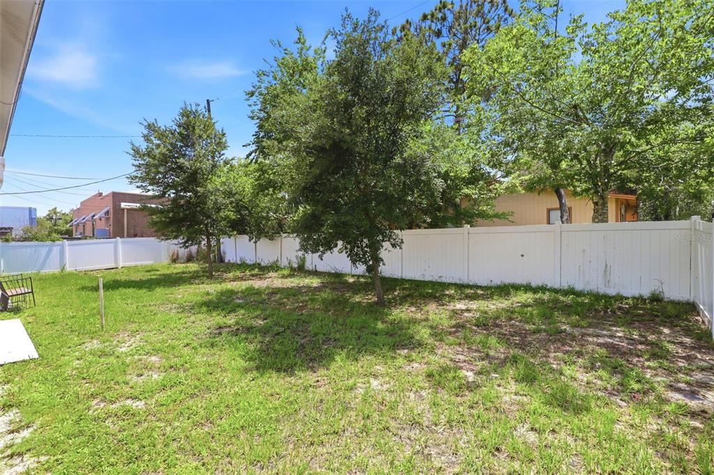 For Rent: $1,595 (2 beds, 1 baths, 907 Square Feet)