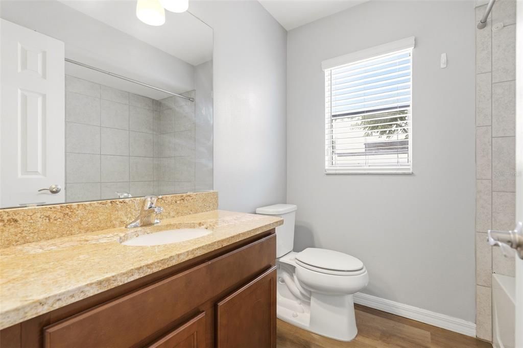 For Rent: $1,595 (2 beds, 1 baths, 907 Square Feet)