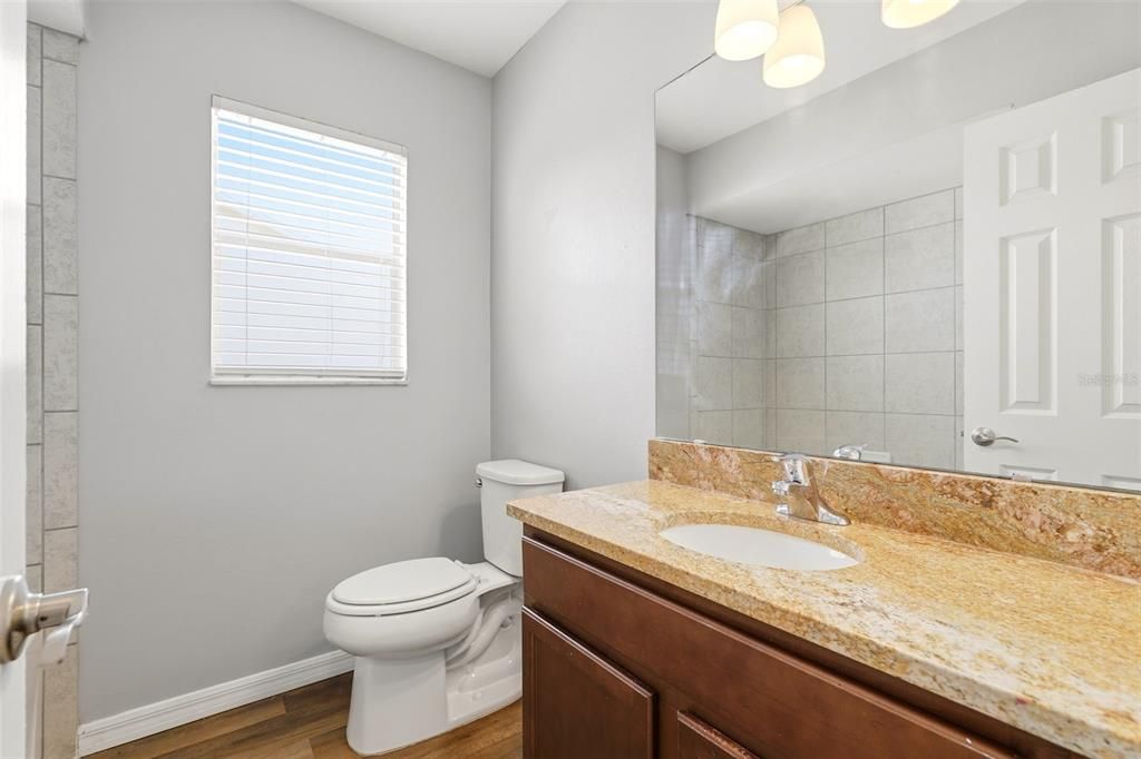 For Rent: $1,595 (2 beds, 1 baths, 907 Square Feet)
