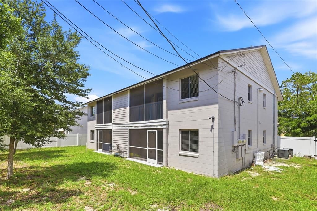 For Rent: $1,595 (2 beds, 1 baths, 907 Square Feet)