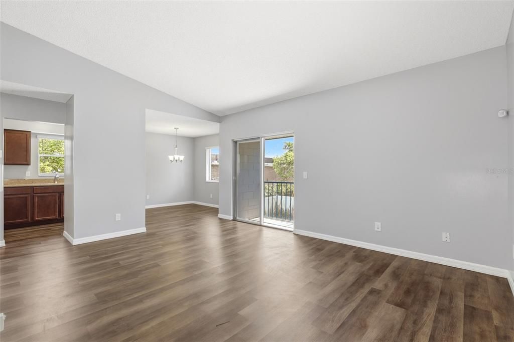 For Rent: $1,595 (2 beds, 1 baths, 907 Square Feet)