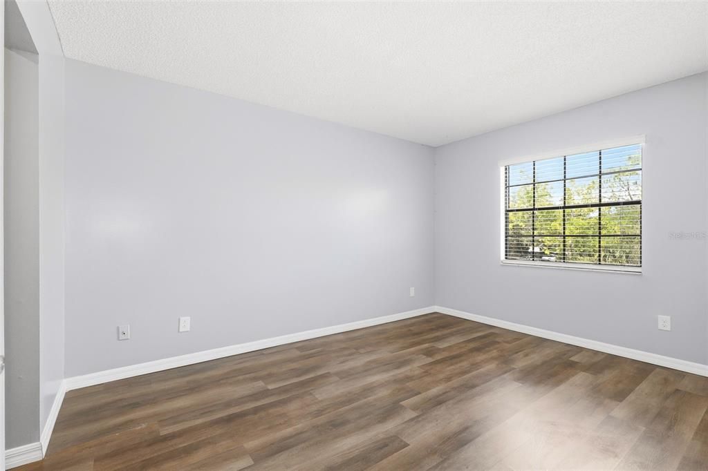 For Rent: $1,595 (2 beds, 1 baths, 907 Square Feet)