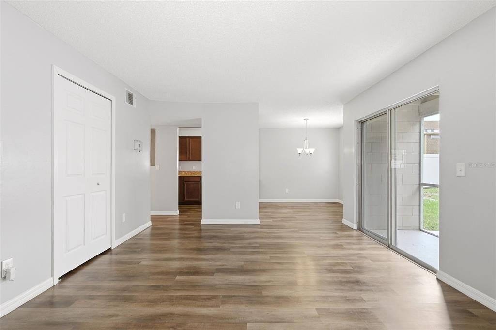 For Rent: $1,595 (2 beds, 1 baths, 907 Square Feet)