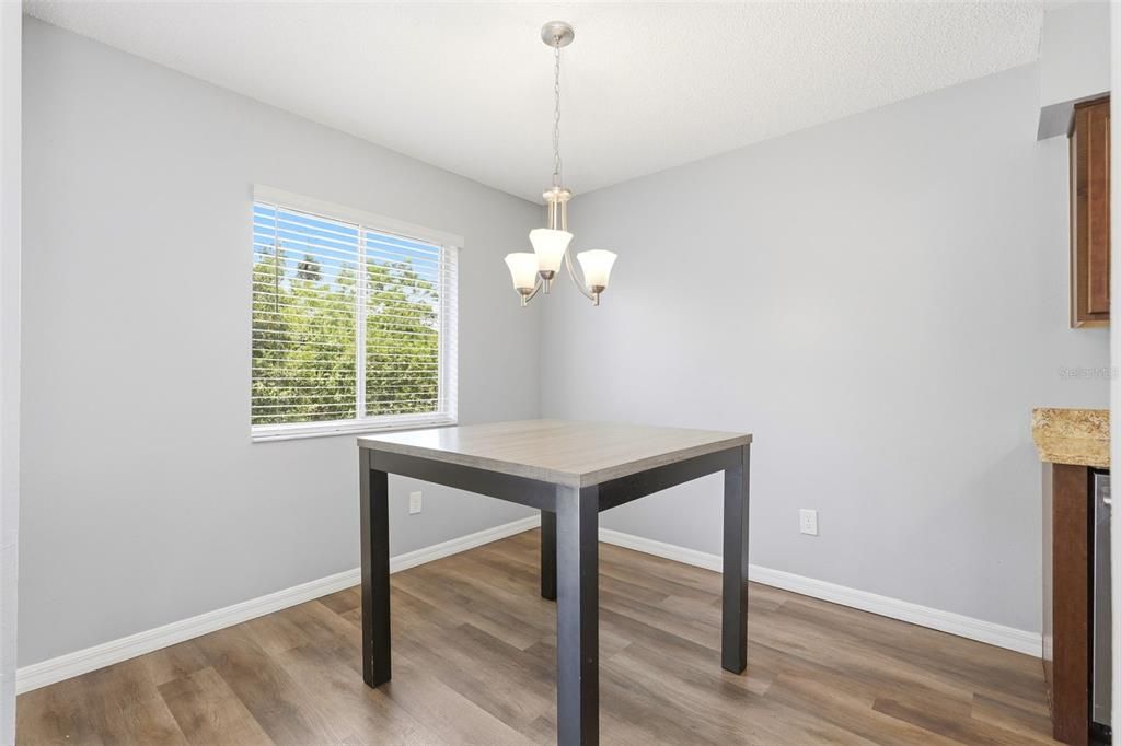 For Rent: $1,595 (2 beds, 1 baths, 907 Square Feet)