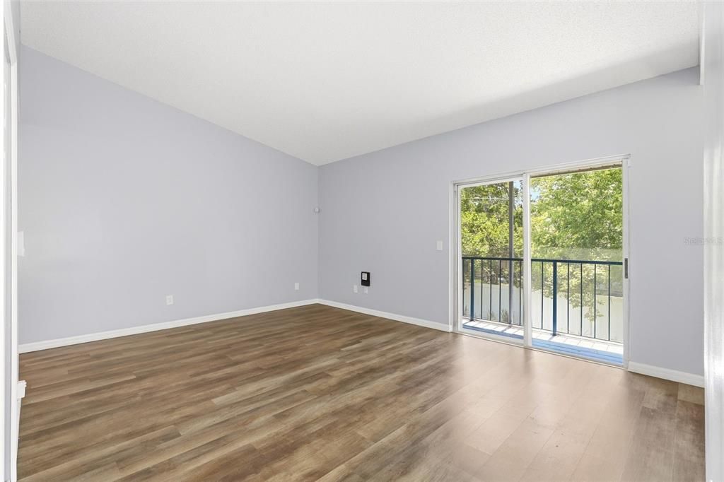 For Rent: $1,595 (2 beds, 1 baths, 907 Square Feet)