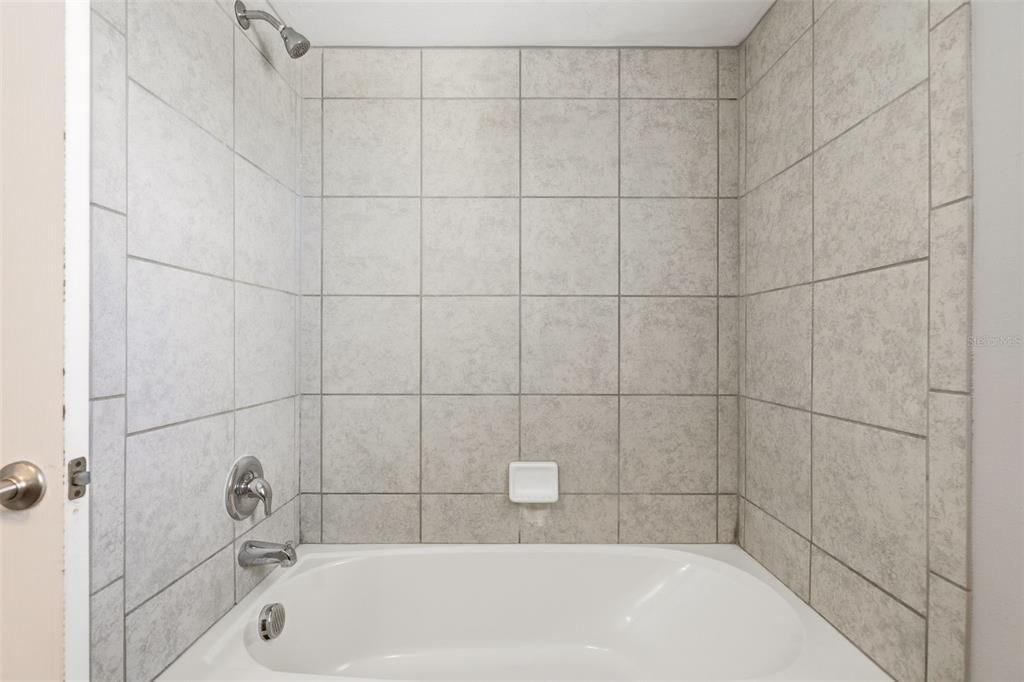 For Rent: $1,595 (2 beds, 1 baths, 907 Square Feet)