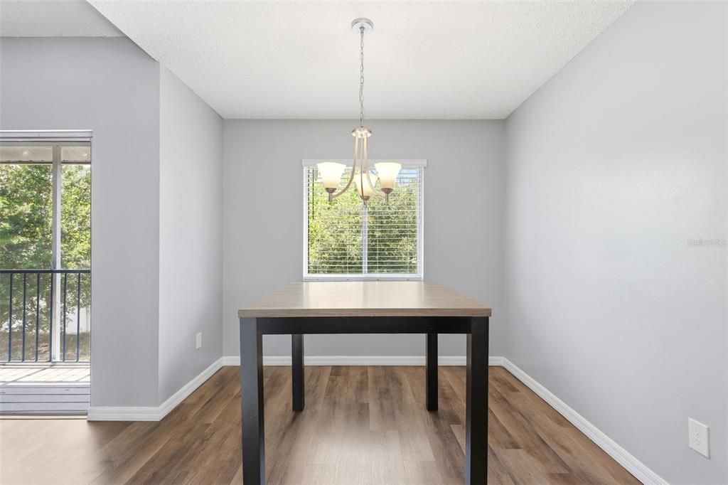 For Rent: $1,595 (2 beds, 1 baths, 907 Square Feet)