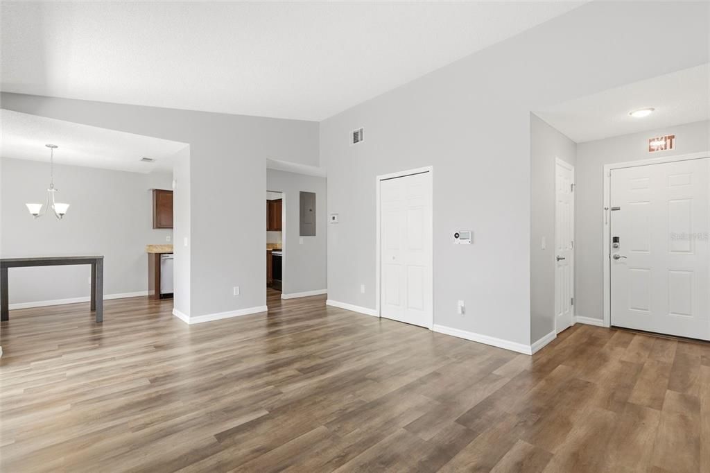 For Rent: $1,595 (2 beds, 1 baths, 907 Square Feet)
