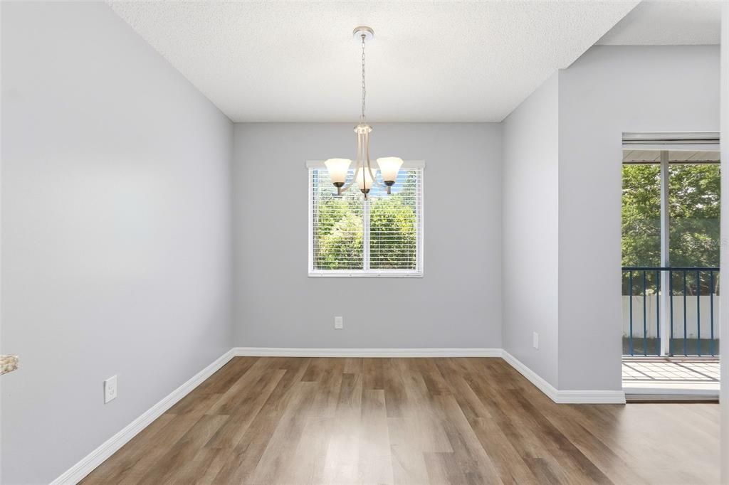 For Rent: $1,595 (2 beds, 1 baths, 907 Square Feet)