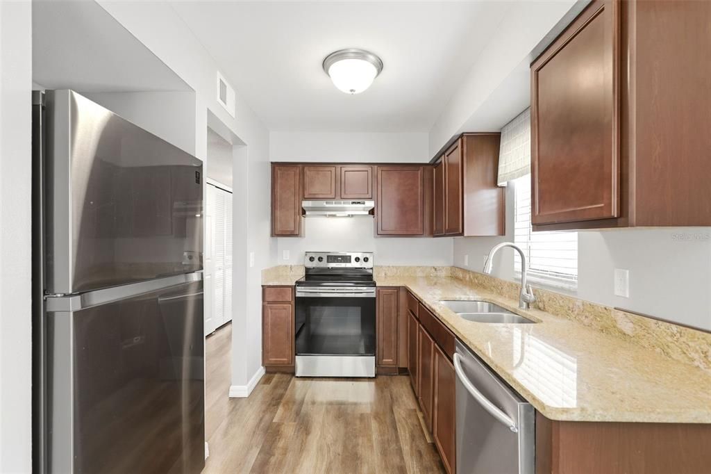 For Rent: $1,595 (2 beds, 1 baths, 907 Square Feet)
