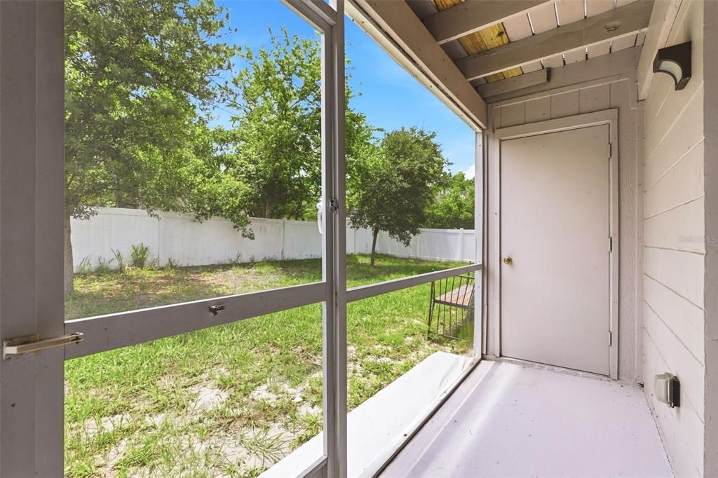 For Rent: $1,595 (2 beds, 1 baths, 907 Square Feet)