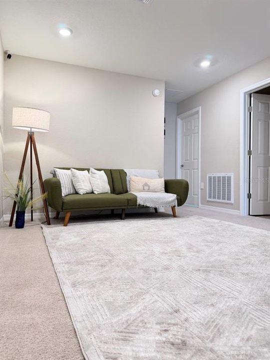 For Rent: $2,350 (3 beds, 2 baths, 1705 Square Feet)