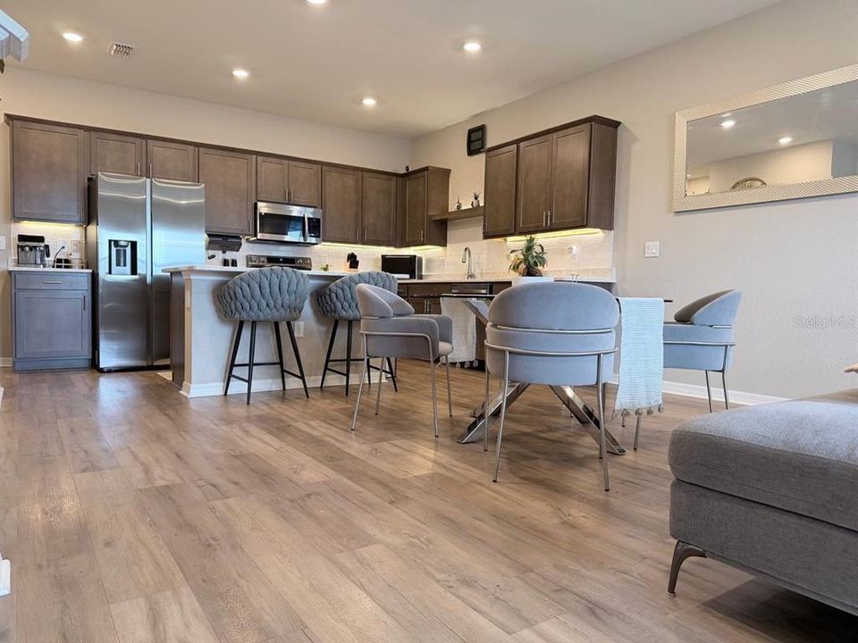 For Rent: $2,350 (3 beds, 2 baths, 1705 Square Feet)