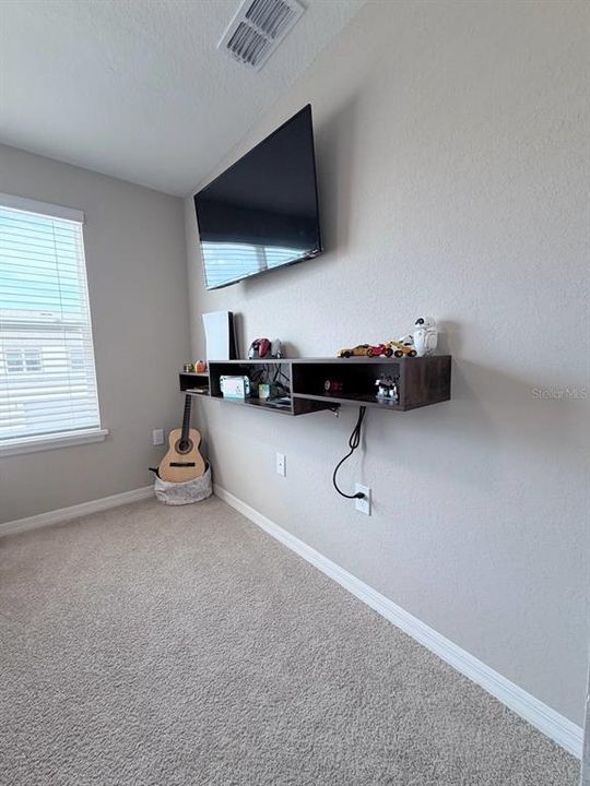 For Rent: $2,350 (3 beds, 2 baths, 1705 Square Feet)
