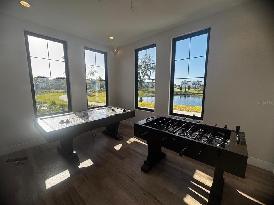 For Rent: $2,350 (3 beds, 2 baths, 1705 Square Feet)