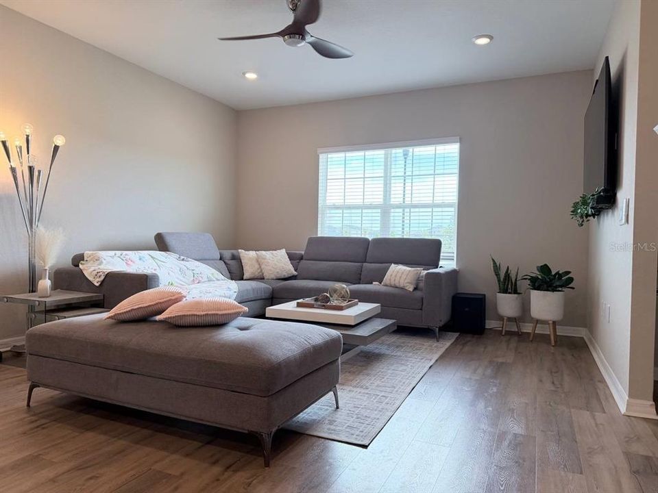 For Rent: $2,350 (3 beds, 2 baths, 1705 Square Feet)