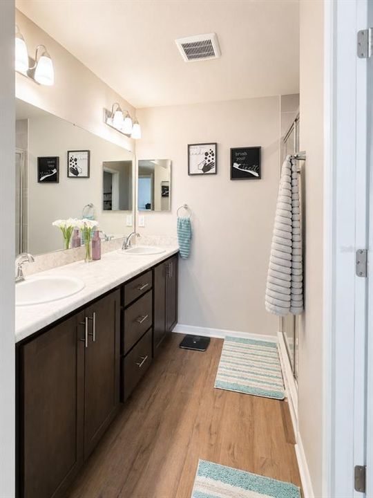 For Rent: $2,350 (3 beds, 2 baths, 1705 Square Feet)