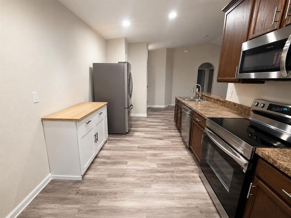 For Sale: $289,900 (3 beds, 2 baths, 1184 Square Feet)