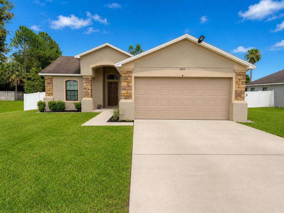 For Sale: $289,900 (3 beds, 2 baths, 1184 Square Feet)