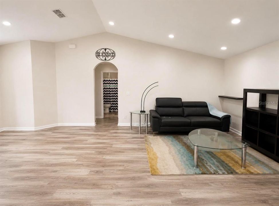 For Sale: $289,900 (3 beds, 2 baths, 1184 Square Feet)