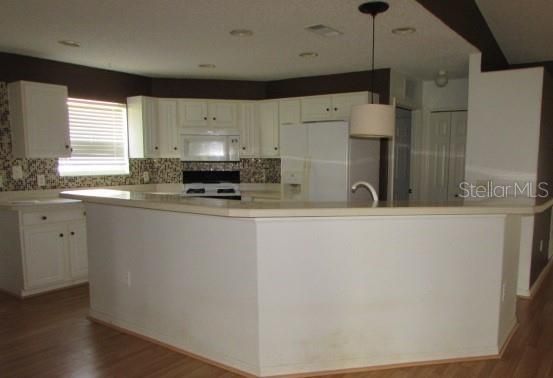For Sale: $275,000 (2 beds, 2 baths, 1770 Square Feet)