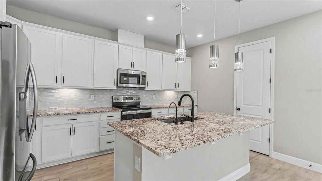 В аренду: $2,895 (4 спален, 3 ванн, 2038 Квадратных фут)