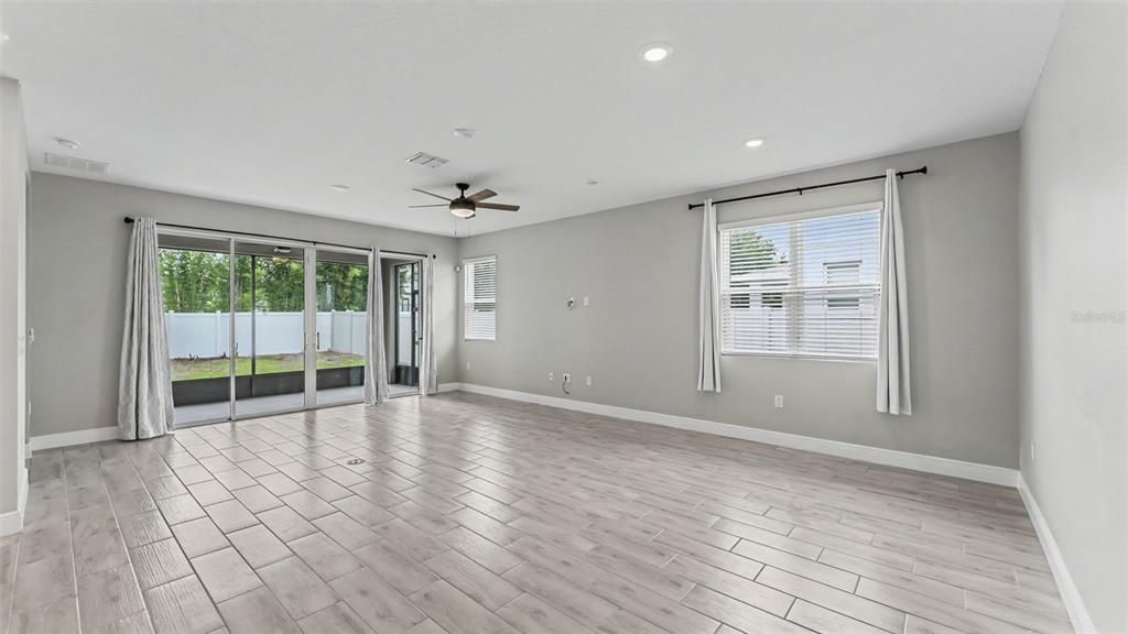 В аренду: $2,895 (4 спален, 3 ванн, 2038 Квадратных фут)