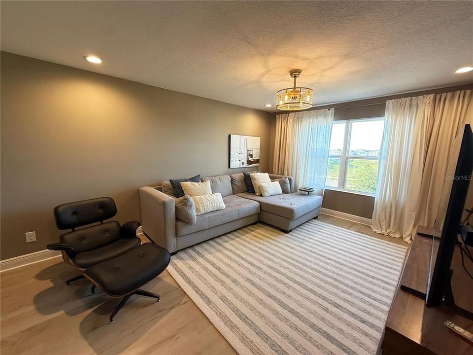 En Venta: $630,000 (5 camas, 3 baños, 2586 Pies cuadrados)