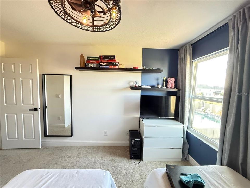 En Venta: $630,000 (5 camas, 3 baños, 2586 Pies cuadrados)