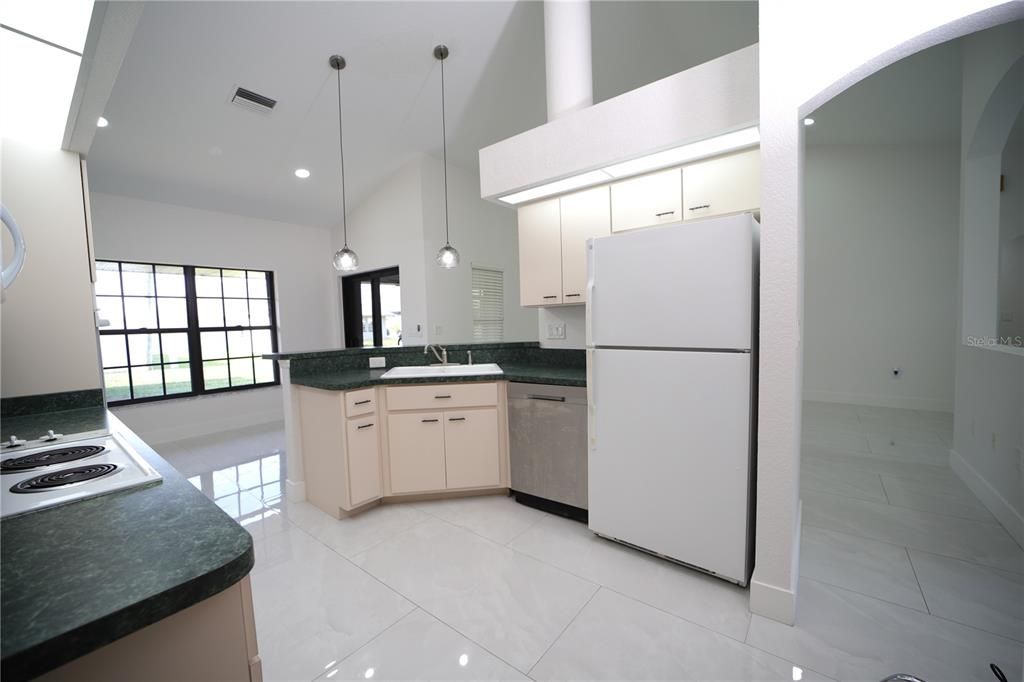 В аренду: $2,200 (3 спален, 2 ванн, 1591 Квадратных фут)