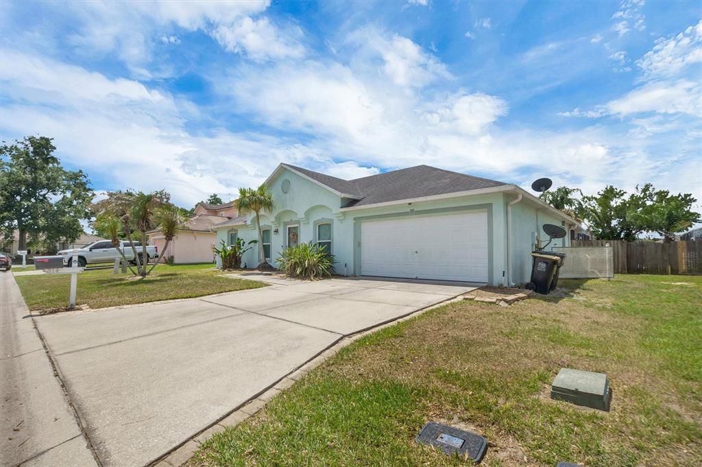 For Sale: $305,000 (4 beds, 2 baths, 1768 Square Feet)