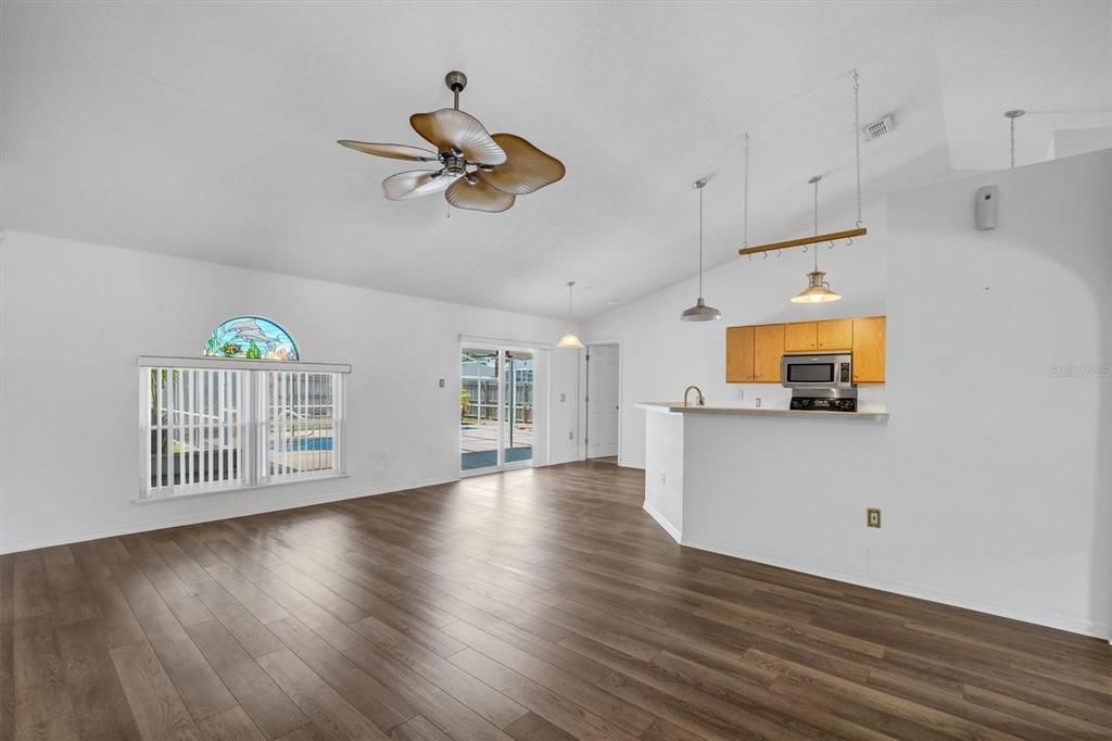 For Sale: $305,000 (4 beds, 2 baths, 1768 Square Feet)