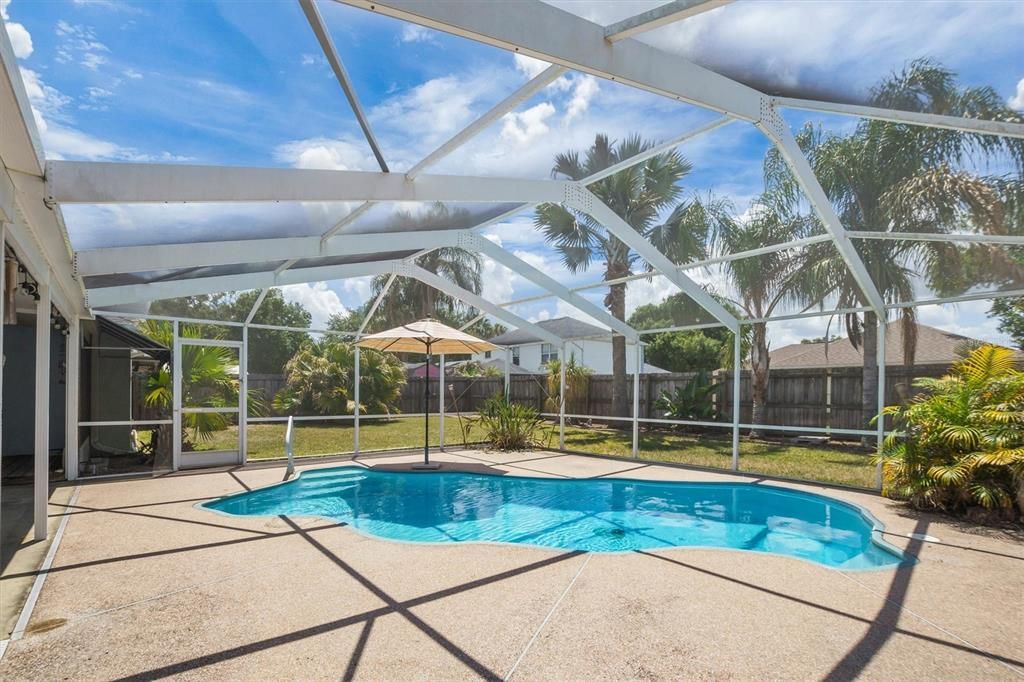 For Sale: $305,000 (4 beds, 2 baths, 1768 Square Feet)
