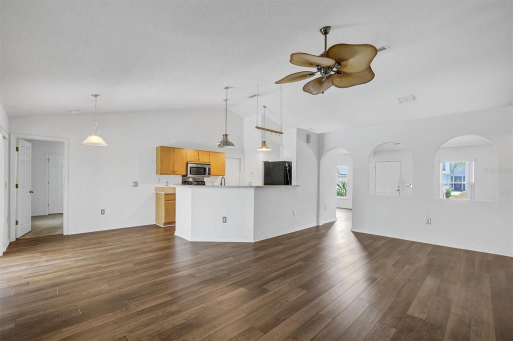 For Sale: $305,000 (4 beds, 2 baths, 1768 Square Feet)