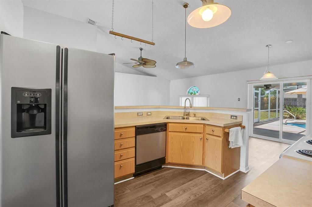For Sale: $305,000 (4 beds, 2 baths, 1768 Square Feet)