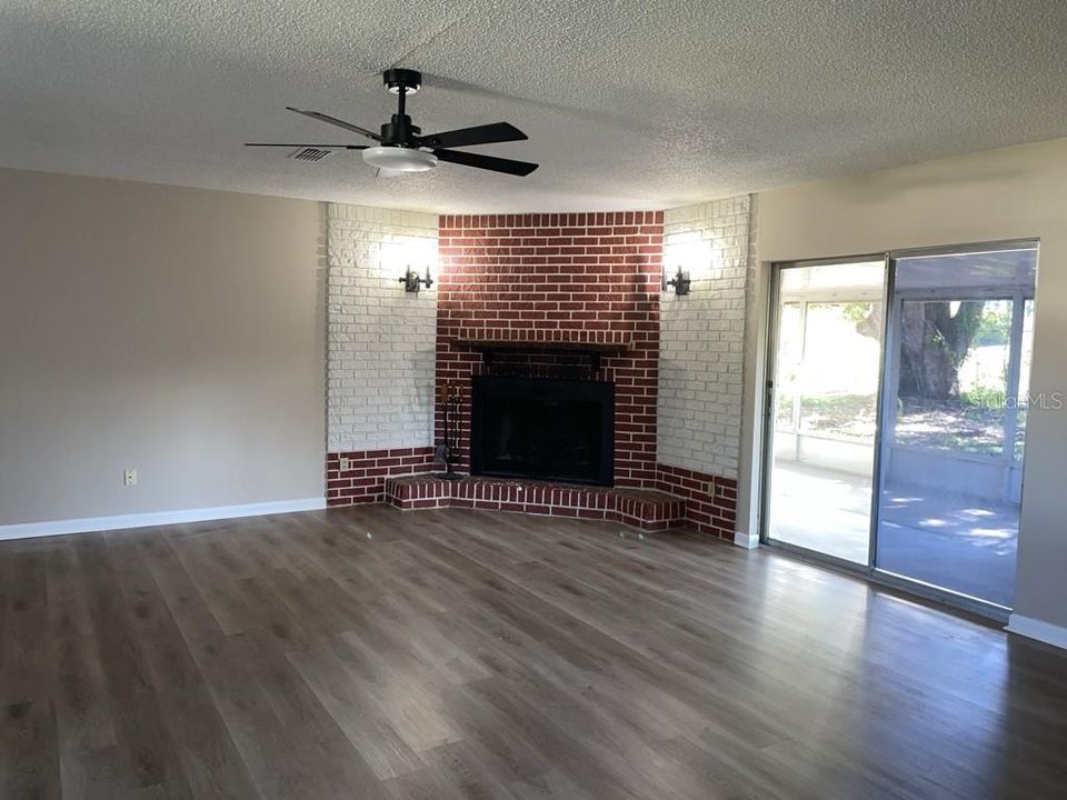 En Venta: $235,000 (3 camas, 2 baños, 1617 Pies cuadrados)