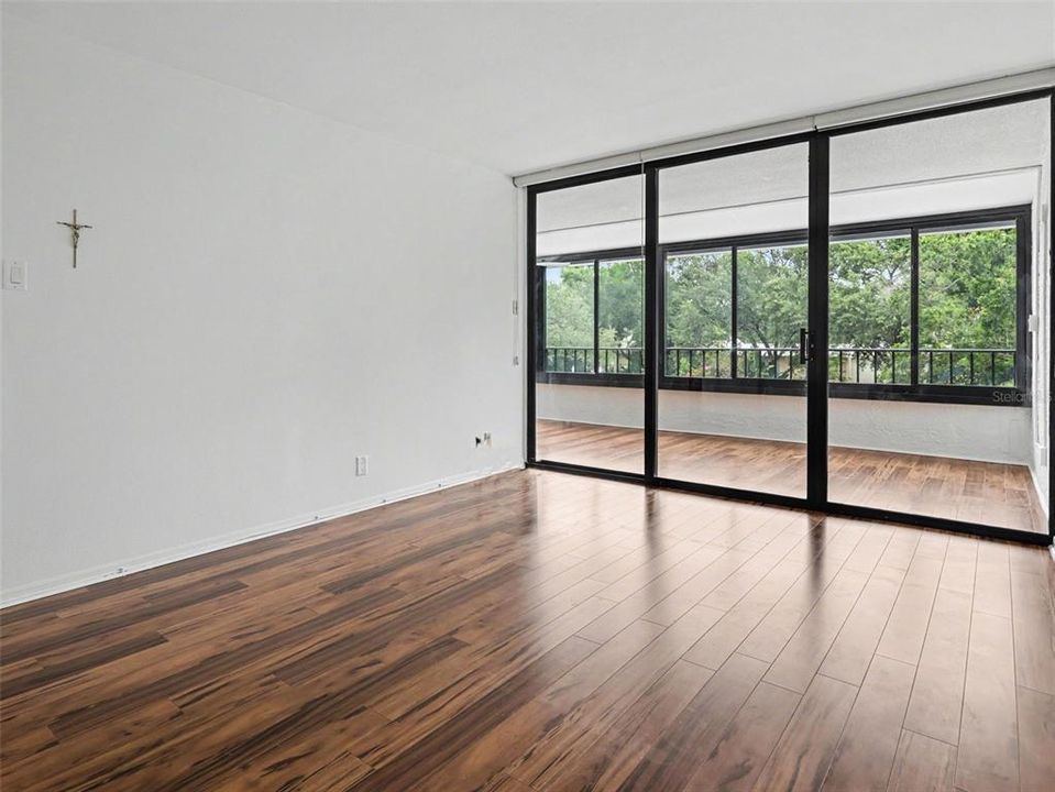 For Rent: $2,400 (2 beds, 2 baths, 1032 Square Feet)