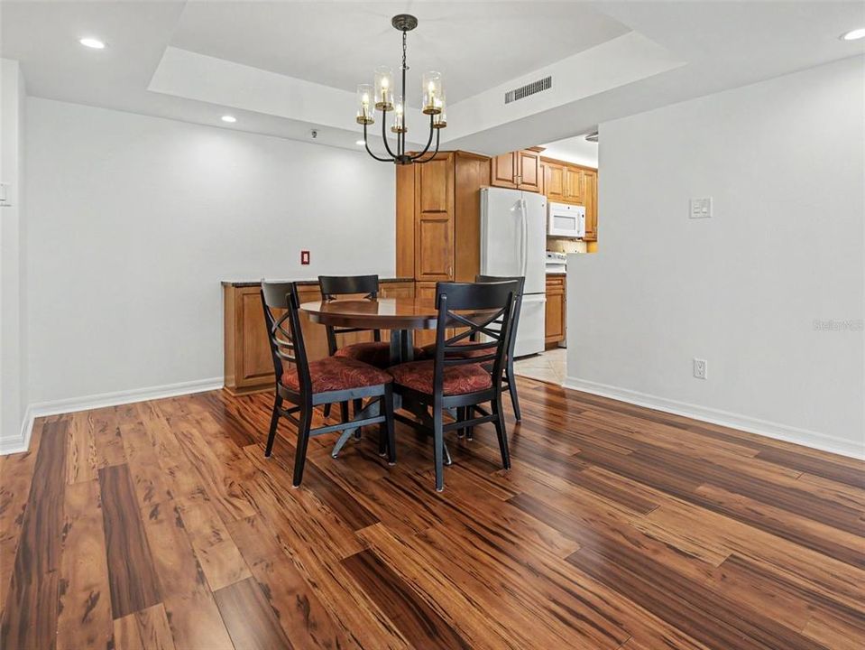 For Rent: $2,400 (2 beds, 2 baths, 1032 Square Feet)