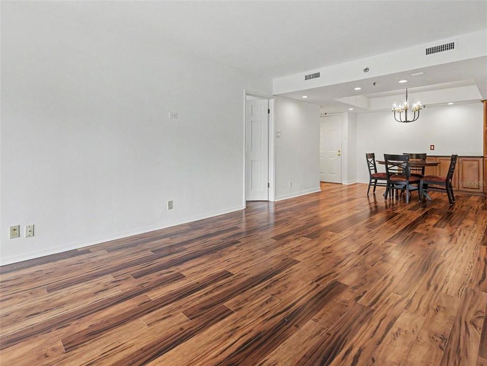 For Rent: $2,400 (2 beds, 2 baths, 1032 Square Feet)