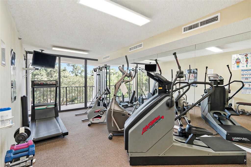 For Rent: $2,400 (2 beds, 2 baths, 1032 Square Feet)
