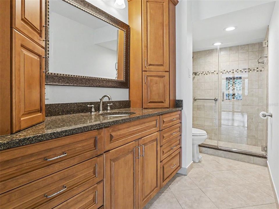 For Rent: $2,400 (2 beds, 2 baths, 1032 Square Feet)