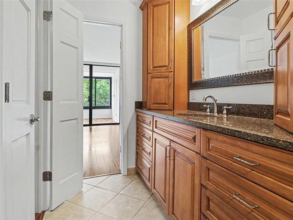 For Rent: $2,400 (2 beds, 2 baths, 1032 Square Feet)