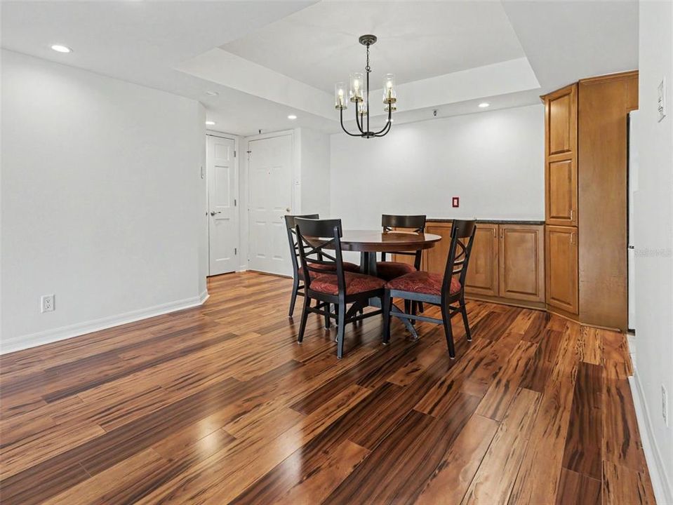 For Rent: $2,400 (2 beds, 2 baths, 1032 Square Feet)