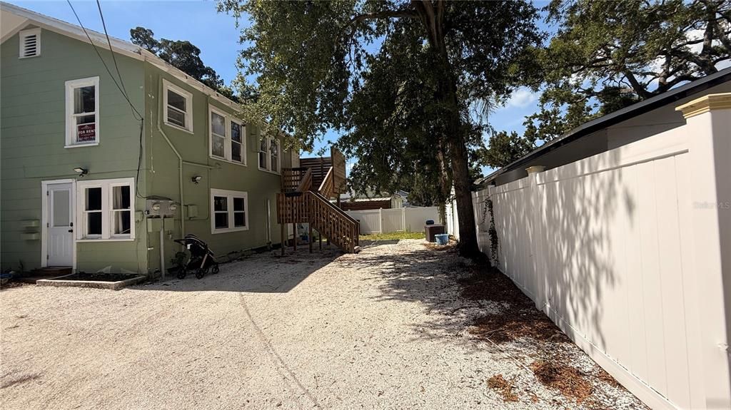 For Rent: $1,700 (2 beds, 1 baths, 660 Square Feet)