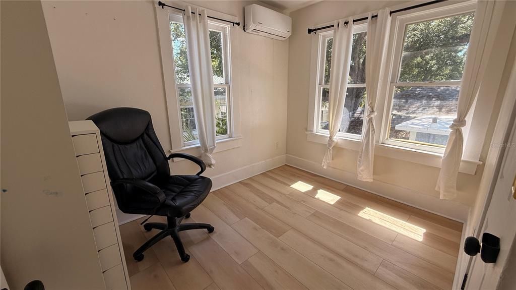 For Rent: $1,700 (2 beds, 1 baths, 660 Square Feet)