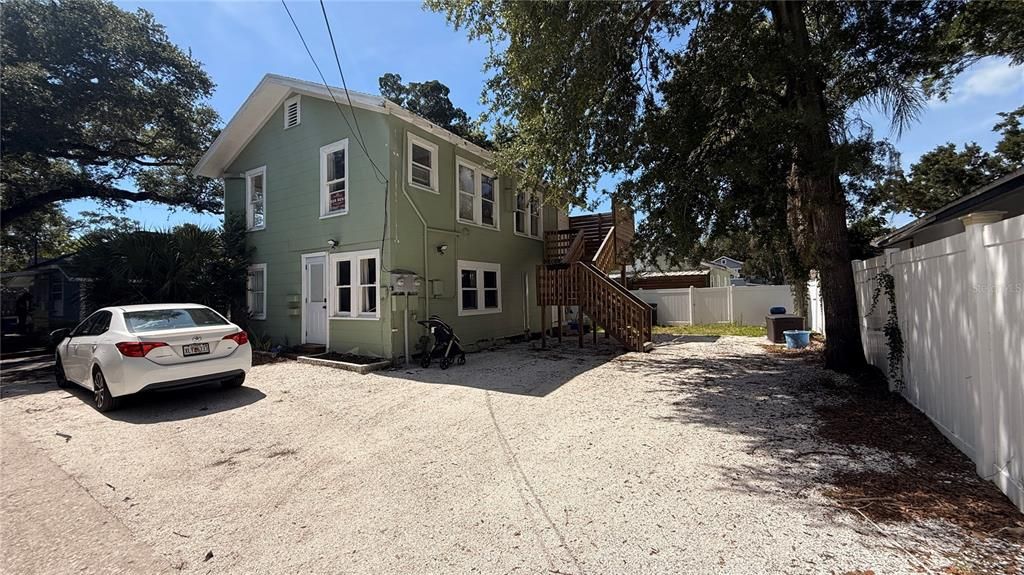For Rent: $1,700 (2 beds, 1 baths, 660 Square Feet)