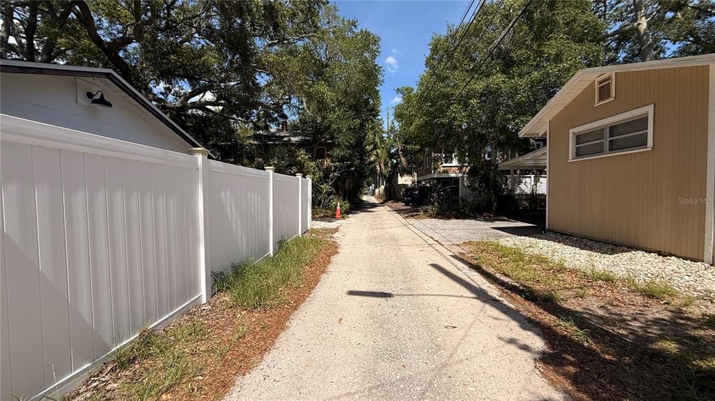 For Rent: $1,700 (2 beds, 1 baths, 660 Square Feet)